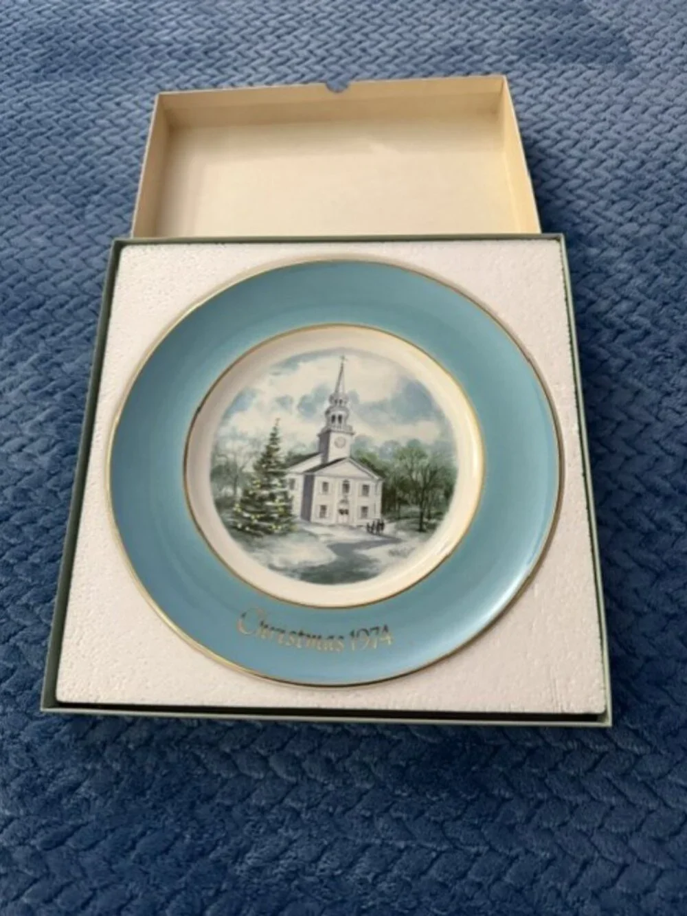 Vintage 1974 Avon Christmas Plate 